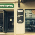 Nová prodejna epelety.cz zve zákazníky, aby si prohlédli peletová kamna.