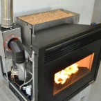 Kvalitní krbová vložka na pelety COLA s učinností 92 %