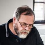 Opuštěnou vesnici farář proměnil v soběstačné sdružení