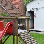Kotelna je v kontejneru vedle budovy školky.