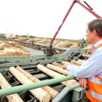 Pila ve Ždírci nad Doubravou, na snímku jednatel firmy František Vomočil | foto: Anna Vavríková, MAFRA